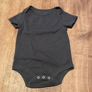 Cat & Jack 6 to 9 months onesie